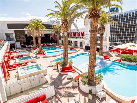 drais beach club at cromwell.